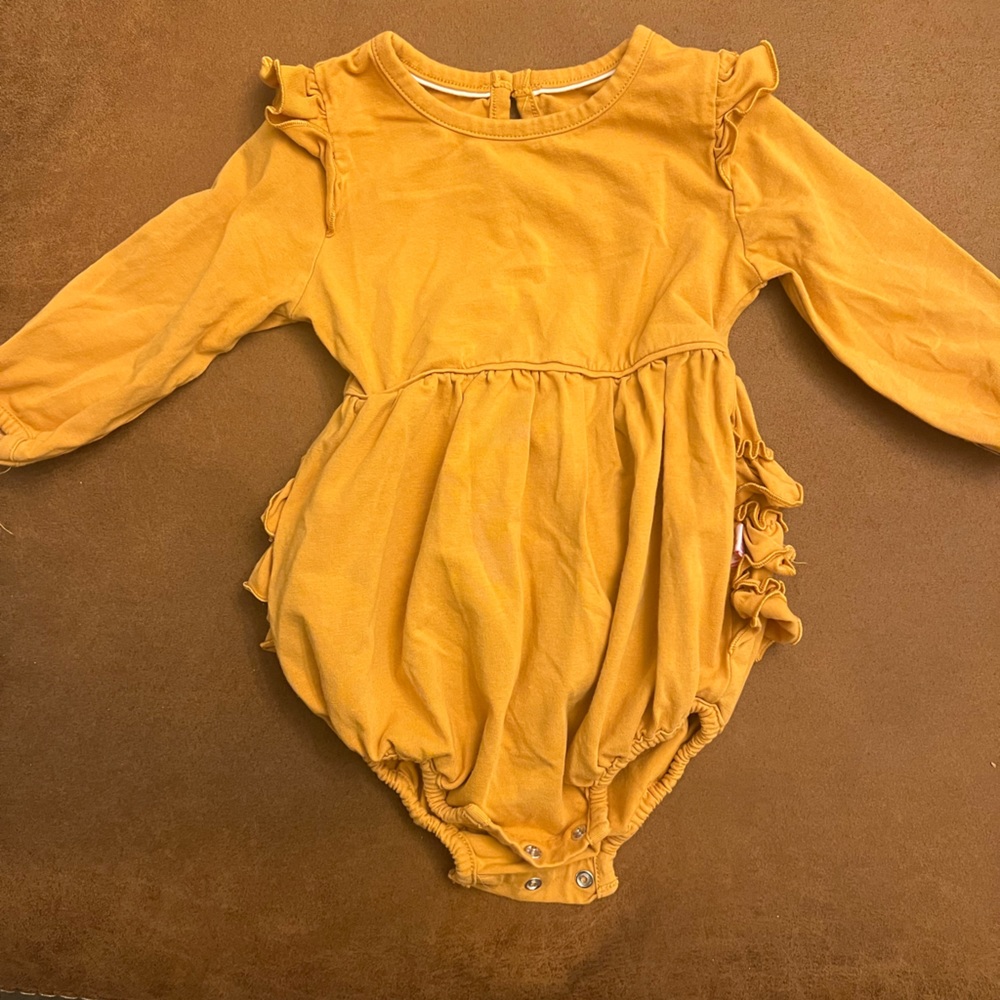 Ruffle Butts long sleeve romper. 6-12 months